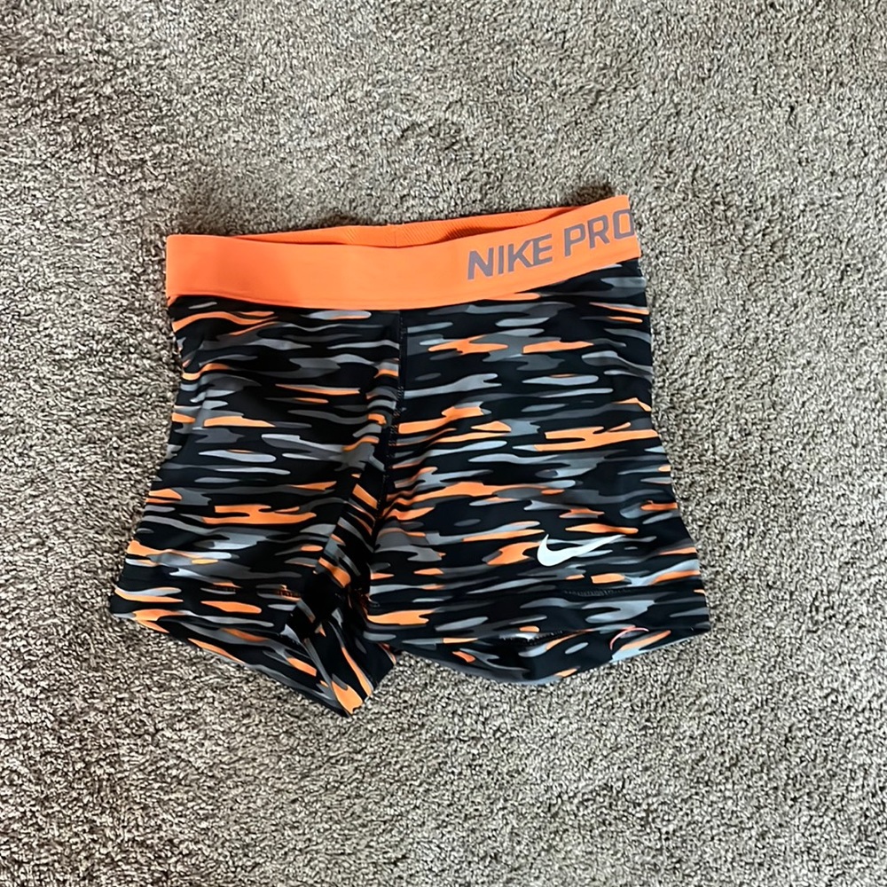 Nike pro contour workout shorts